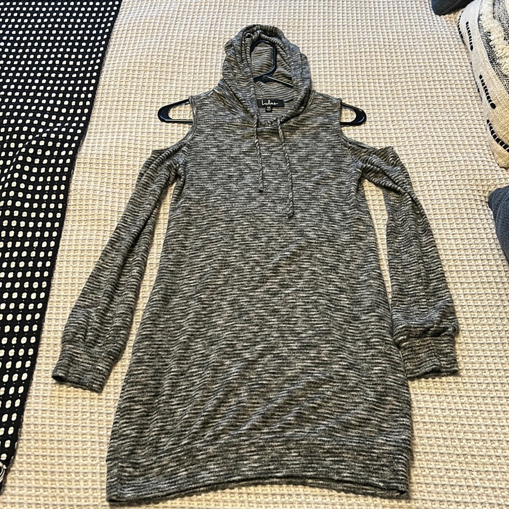 Good condition lulus XS grey cold shoulder warm dress with hood